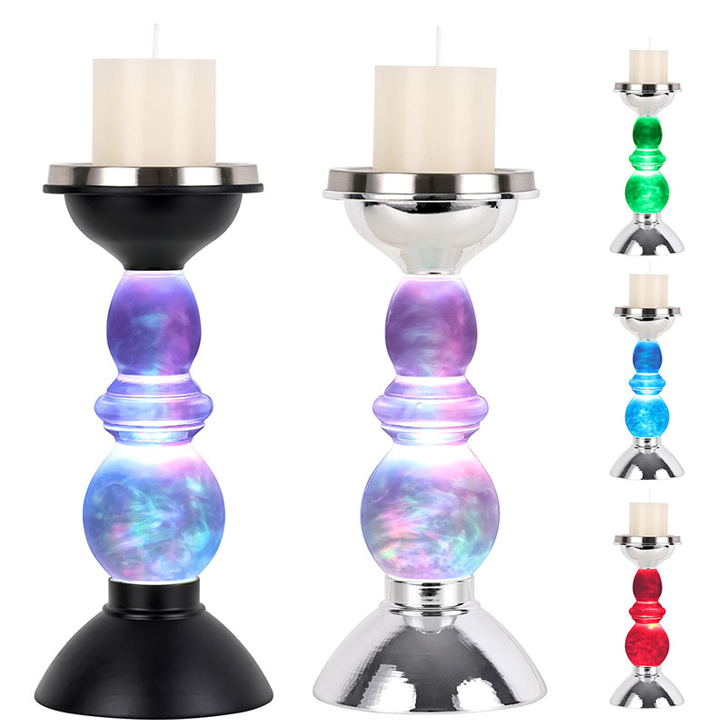 मोमबत्ती की छाया के साथ बादल भरी रात की रोशनी